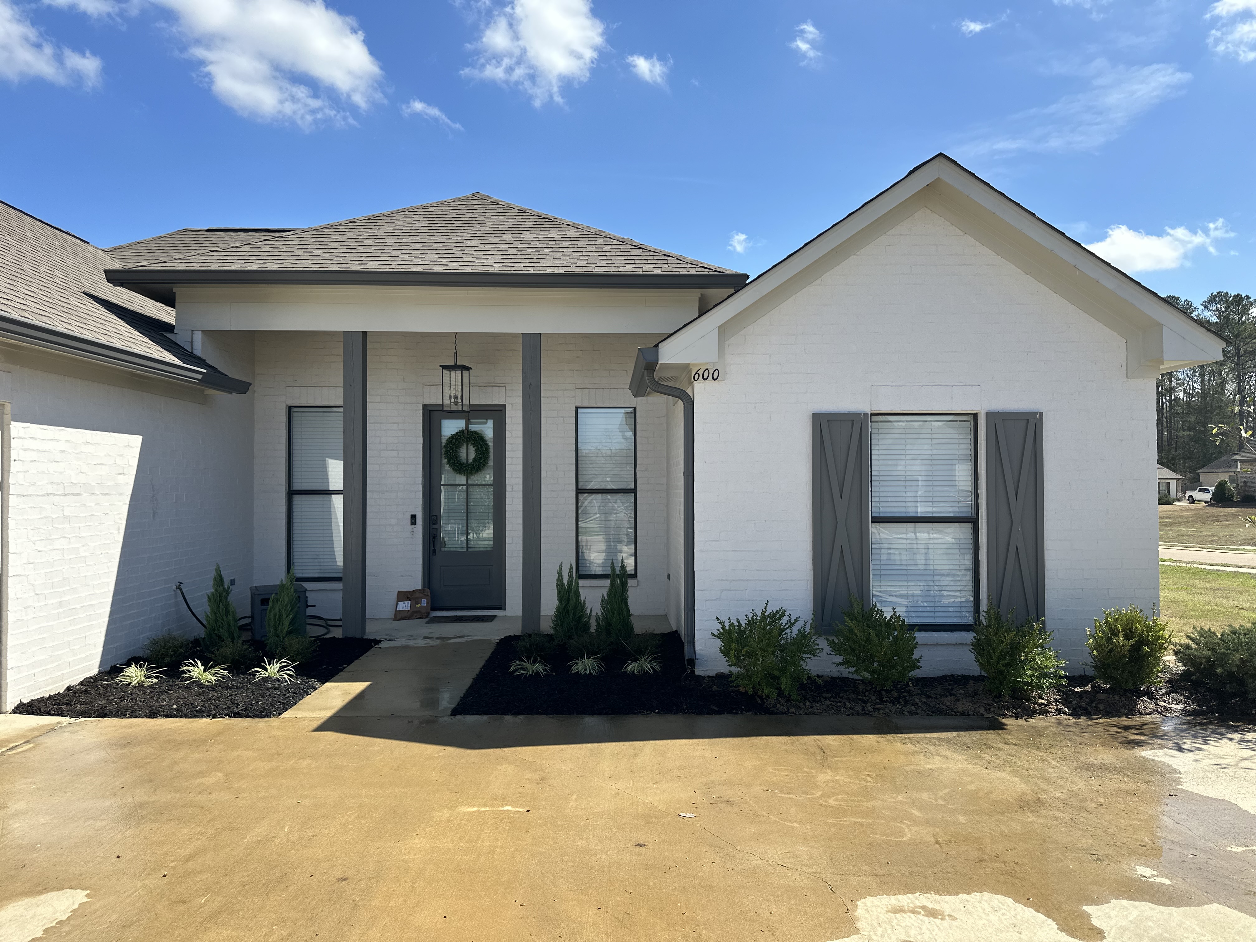 White house after pressure washing
